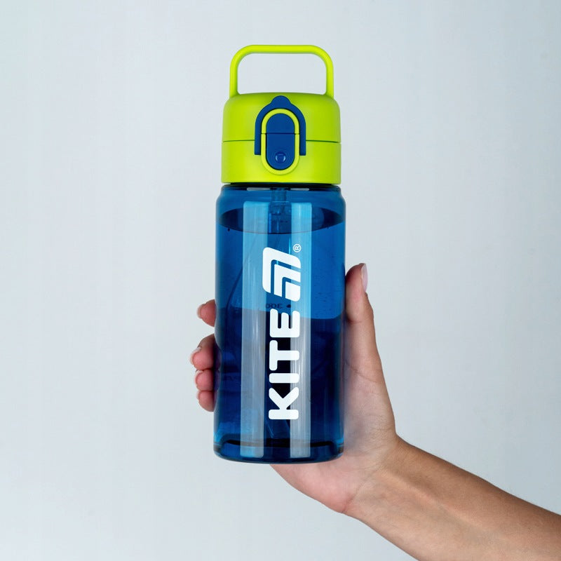Butelka tritanowa na wodę Kite 600 ml trzymana wygodnie w dłoni