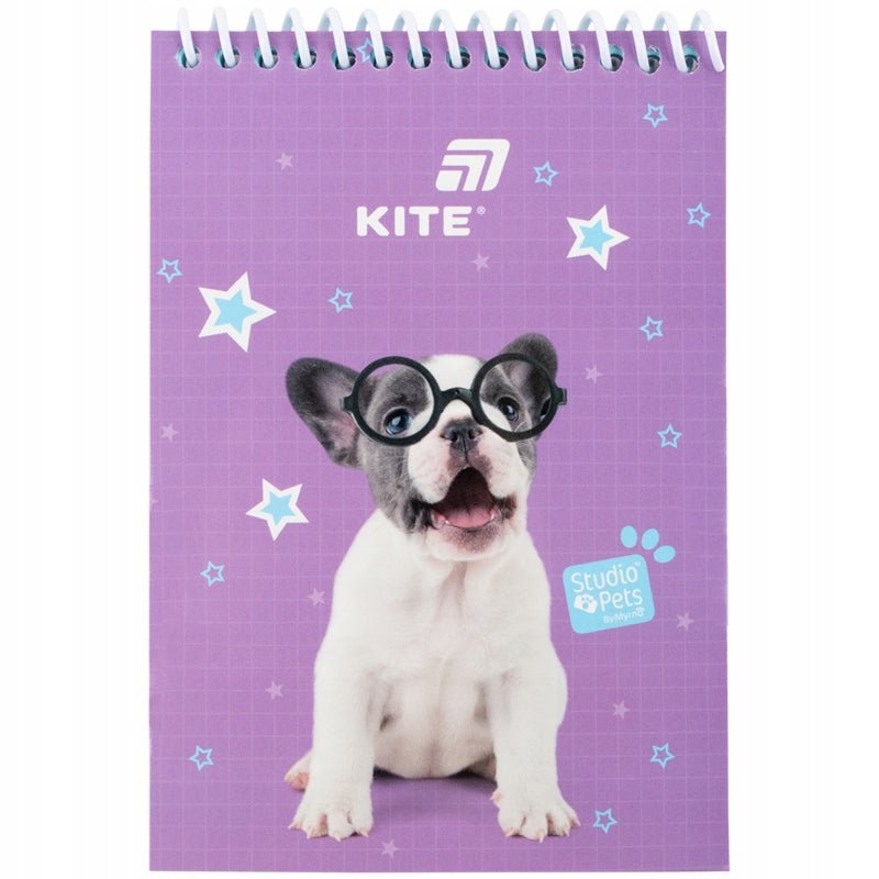 Notatnik spiralny Kite Studio Pets – widok na fioletową okładkę z pieskiem.