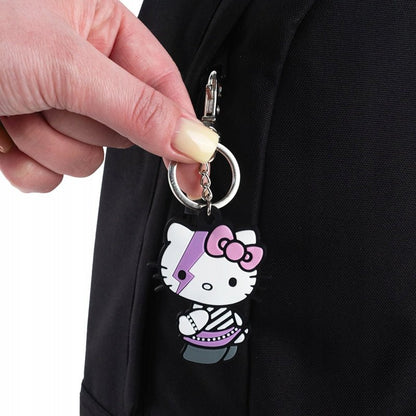 Zawieszka 3D Hello Kitty przypięta do zamka.