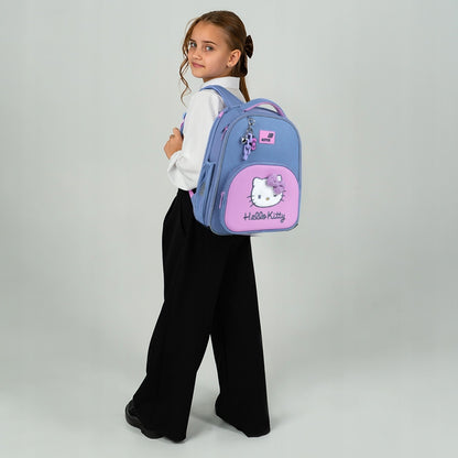 Plecak szkolny Hello Kitty Kite noszony przez dziecko – ergonomiczne dopasowanie