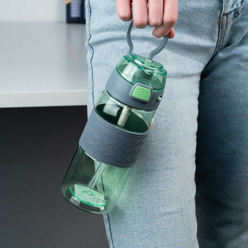 Bidon BPA free dla dzieci z uchwytem.