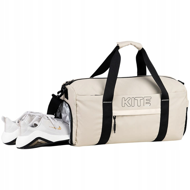Specjalna boczna komora na buty sportowe izolująca obuwie od czystych ubrań.
