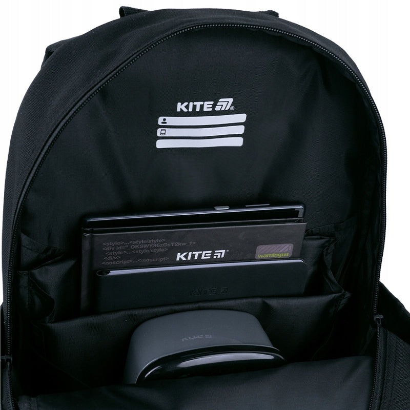 Wnętrze plecaka Gamer z wyposażeniem szkolnym
