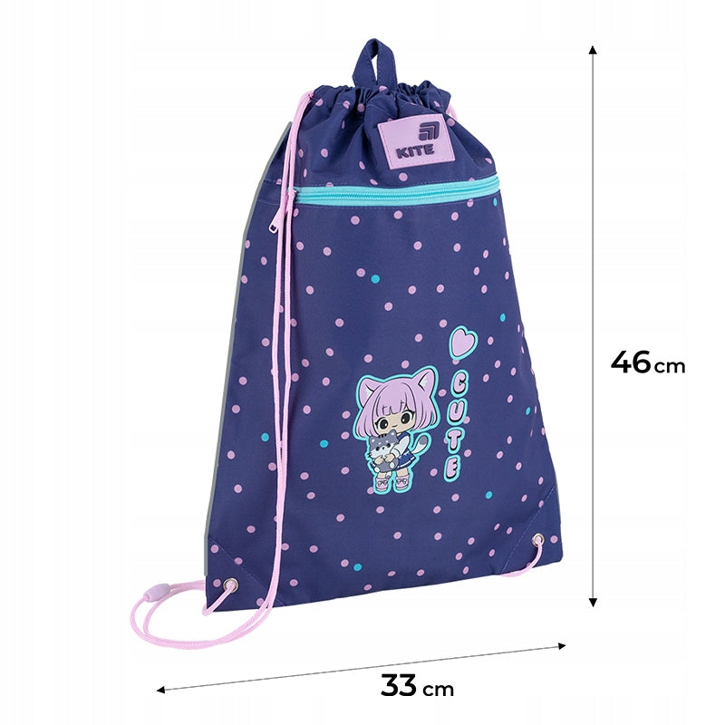 Porównanie skali produktu Kite K26-601M-7 na zdjęciu obrazującym wymiary 46x33 cm.