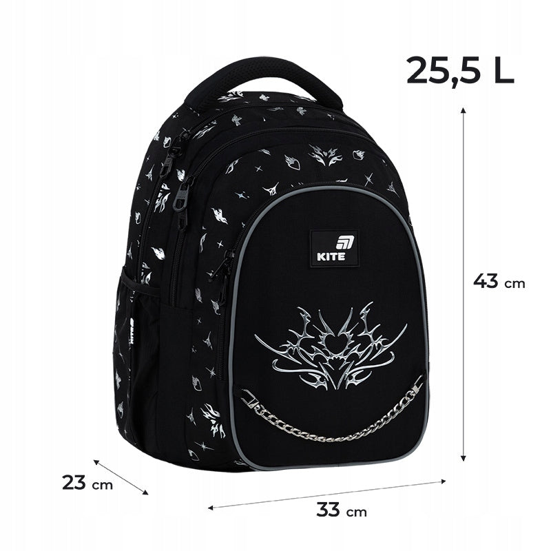 Infografika z wymiarami czarnego plecaka w rozmiarze L i wagą 875g.