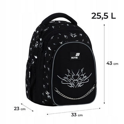 Infografika z wymiarami czarnego plecaka w rozmiarze L i wagą 875g.