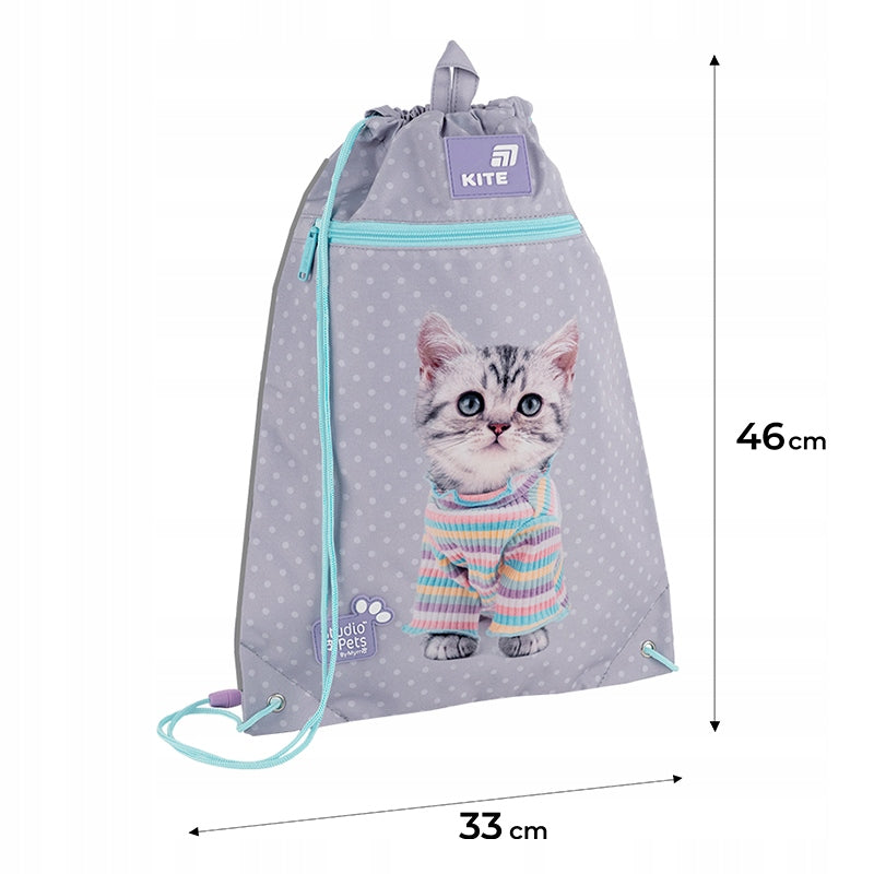 Infografika przedstawiająca optymalne wymiary 46x33 cm worka sportowego Kite na buty i strój.