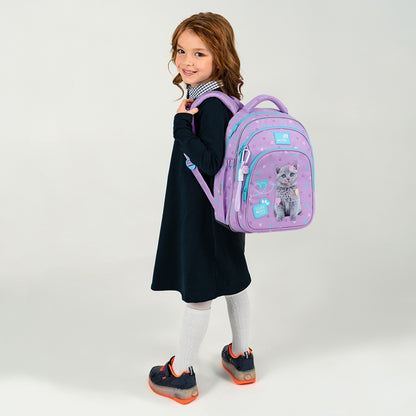 Plecak ortopedyczny Kite Studio Pets noszony przez dziewczynkę