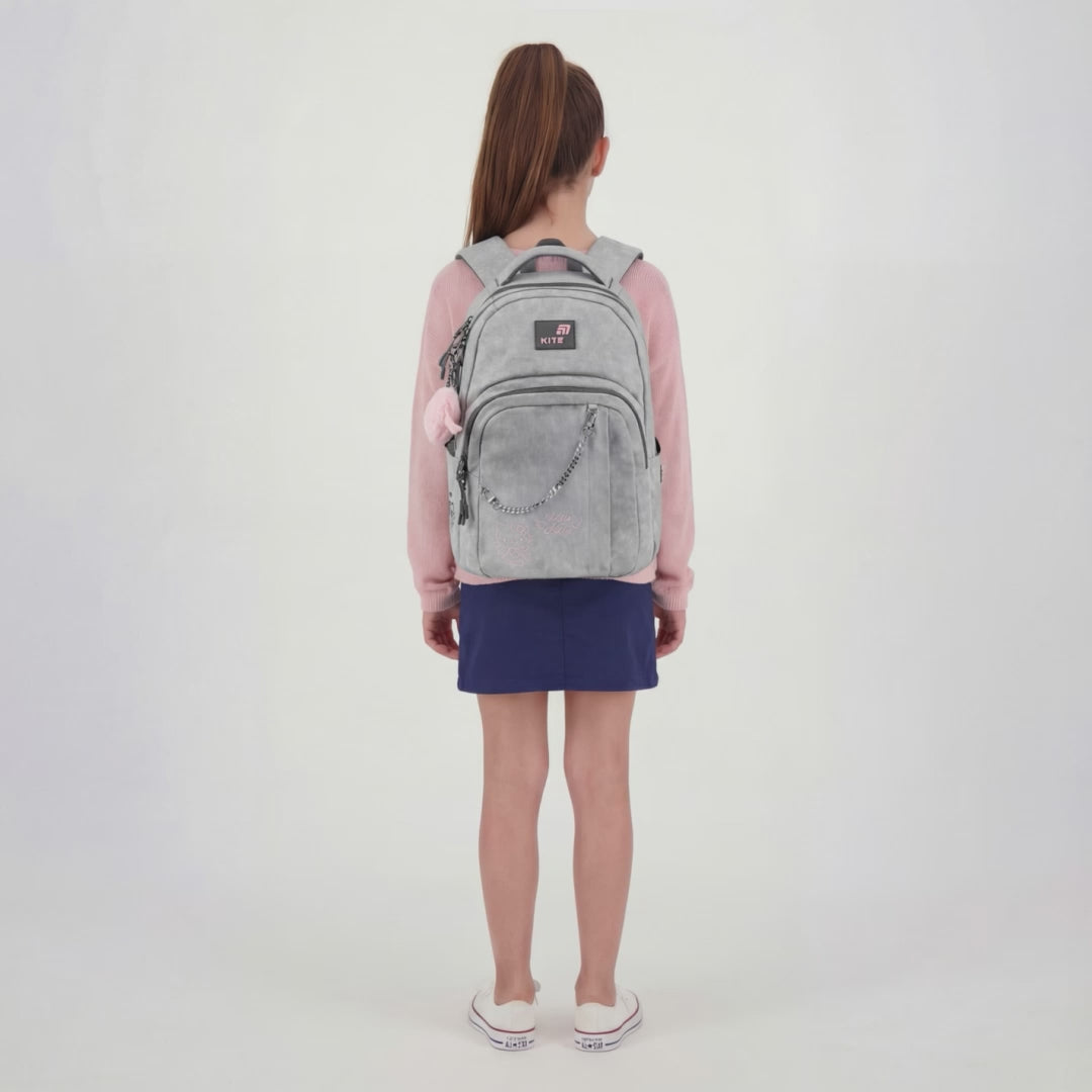 Stylový batoh pro mládež školní Kite Hello Kitty s řetízkem a přívěskem 9–12 let