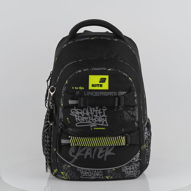 Batoh školní Kite Graffiti černý AGS pro chlapce 9-12 let s úchytem na skateboard
